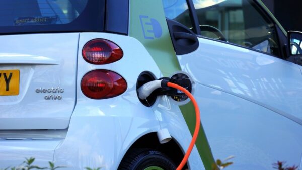 Elektromobilita jako jedna z cest k nižším emisím v dopravě Elektromobilita jako jedna z cest k nižším emisím v dopravě