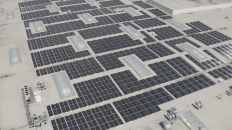 Kolik se dá ve firmě ušetřit díky střešní fotovoltaice?