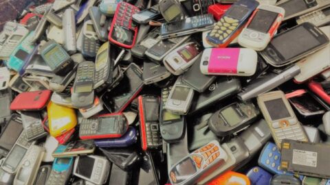 Máte svůj starý mobilní telefon doma v šuplíku? Remobil nabízí lepší alternativu