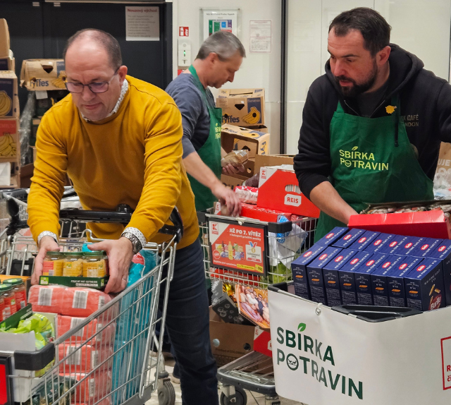 Lidé opět prokázali, že jim osud lidí v nouzi není lhostejný. Podzimní Sbírka potravin vynesla neskutečných 640 tun zboží Lidé opět prokázali, že jim osud lidí v nouzi není lhostejný. Podzimní Sbírka potravin vynesla neskutečných 640 tun zboží