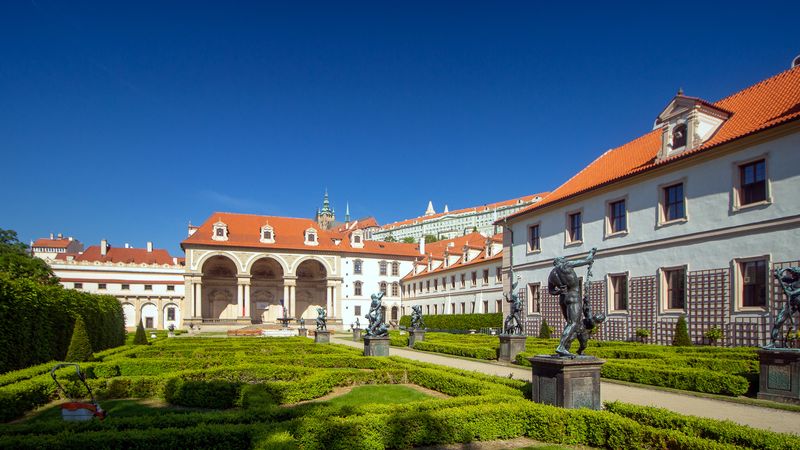 Ostuda pro Stanjuru? Jeho past na solárníky nepodpoří ani vládní senátoři Ostuda pro Stanjuru? Jeho past na solárníky nepodpoří ani vládní senátoři