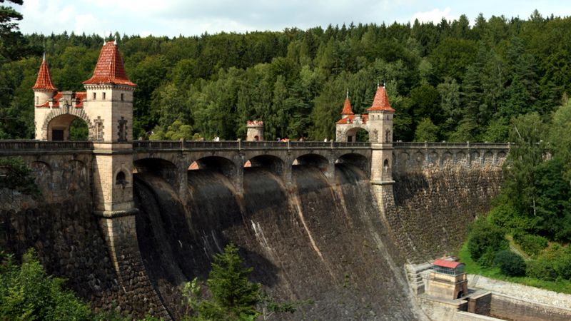 Nahlédněte do útrob majestátních hrází. Vodní elektrárny zvou na den otevřených dveří Nahlédněte do útrob majestátních hrází. Vodní elektrárny zvou na den otevřených dveří