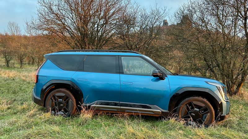 Korejský gigant na baterky. KIA EV9 překvapí pohodlím i výkonem Korejský gigant na baterky. KIA EV9 překvapí pohodlím i výkonem