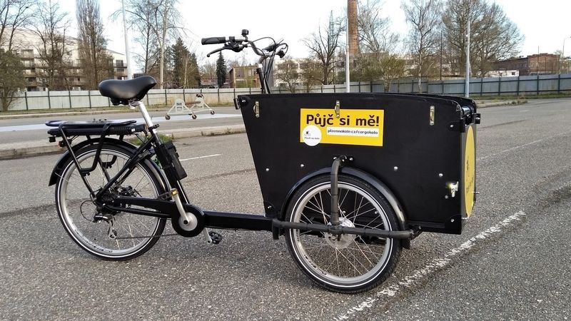 Elektrokolo místo auta. Plzeň rozšiřuje nabídku udržitelné dopravy o sdílené vozy i nákladní kola Elektrokolo místo auta. Plzeň rozšiřuje nabídku udržitelné dopravy o sdílené vozy i nákladní kola