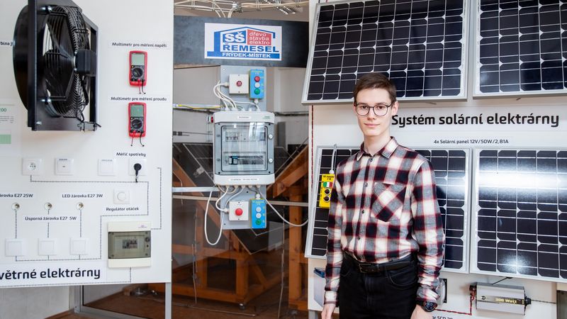 Sedmnáctiletý Matěj bojoval v evropském finále středoškolské soutěže s projektem solární elektrárny Sedmnáctiletý Matěj bojoval v evropském finále středoškolské soutěže s projektem solární elektrárny