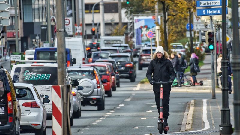 Nehod na elektrokoloběžkách přibývá, některé jsou i smrtelné Nehod na elektrokoloběžkách přibývá, některé jsou i smrtelné