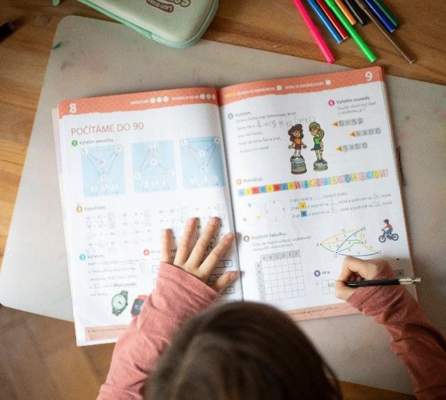 Projekt SIGNÁLY PLUS: Včasná pomoc ohroženým dětem díky propojení odborníků v Ústeckém kraji Projekt SIGNÁLY PLUS: Včasná pomoc ohroženým dětem díky propojení odborníků v Ústeckém kraji