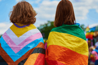 Podpůrná skupina Safe Space pomáhá LGBTQ+ lidem i jejich blízkým, T-Mobile organizaci podpořil v rámci grantové výzvy Česko bez předsudků
