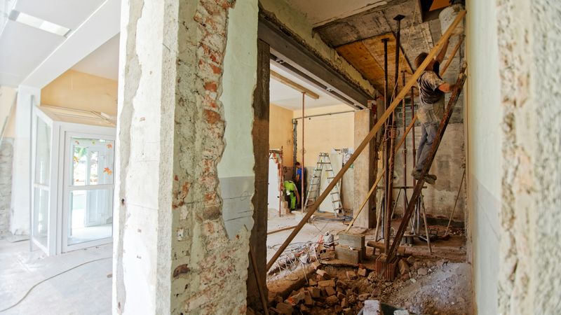 Nejčastější chyby při rekonstrukcích? Obvykle špatný časový plán Nejčastější chyby při rekonstrukcích? Obvykle špatný časový plán