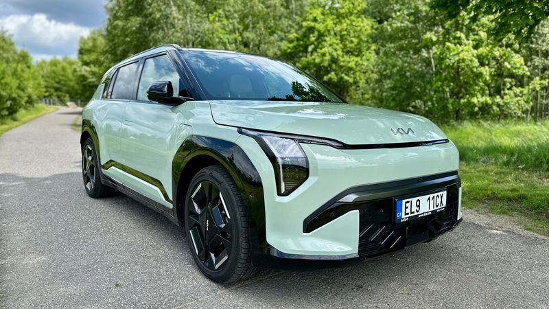 KIA EV3: Elektrický crossover s velkými ambicemi a (skoro) bez chybičky KIA EV3: Elektrický crossover s velkými ambicemi a (skoro) bez chybičky