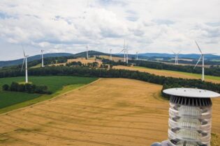 Osm z deseti Čechů podporuje větrníky, třetina čeká zhoršení dopadů klimatické krize