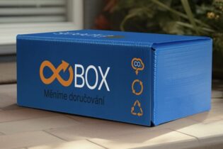 Přes nEKOnečné boxy už Vodafone doručil tisíce balíčků a snižuje jejich CO2 stopu