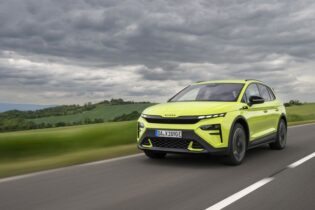 Dvě třetinu trhu už tvoří elektrická auta. Diesely spadly na šest procent