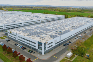 ČEZ ESCO a CTP spouštějí největší střešní fotovoltaiky na jižní Moravě. V Brně a okolí zprovozní soláry o výkonu 5,5 MW ČEZ ESCO a CTP spouštějí největší střešní fotovoltaiky na jižní Moravě. V Brně a okolí zprovozní soláry o výkonu 5,5 MW