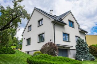 Dům v Brušperku vyrábí víc energie, než sám spotřebuje Dům v Brušperku vyrábí víc energie, než sám spotřebuje