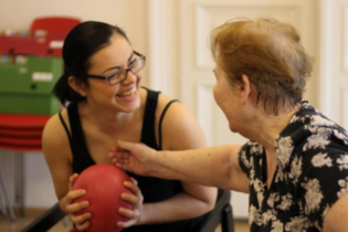 I když mizí včerejšek z paměti, srdce si pamatuje. Centrum Seňorina mění pohled na péči o lidi s demencí