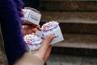 Darujeme 10 let. Ale jak? Darujeme 10 let. Ale jak?