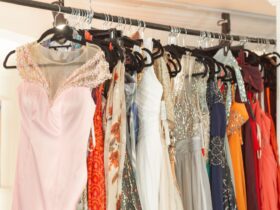 Udržitelná plesová sezóna: Tipy, kde najít společenské šaty, které šetří planetu