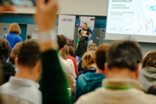 „Otázka není, jestli cestujeme, ale jak.“ Udržitelný turismus očima letiště, aerolinek i destinací