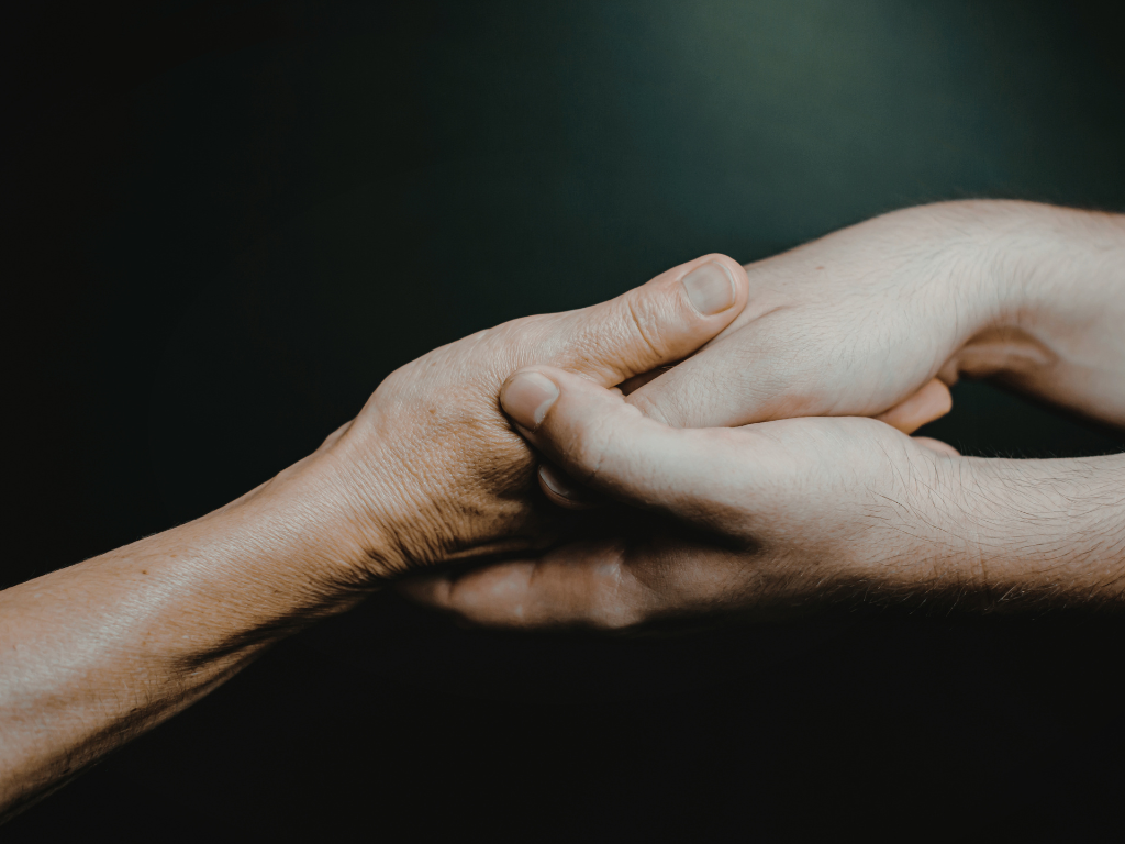 Mezigenerační digitální smír: Strategie pro lídry a rodiče v éře algoritmů